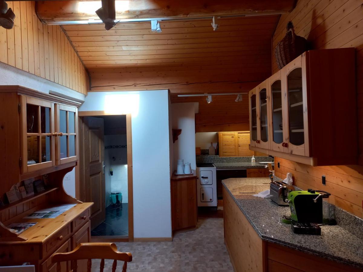 Confortevole mansarda di montagna Poschiavo Esterno foto